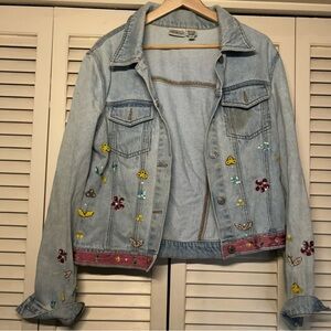Vintage Light Wash Embroidered Denim Jacket - Women jeanology